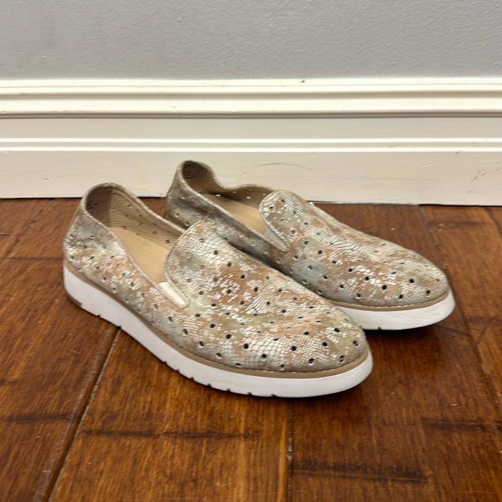 Johnston & Murphy, womens size 10. Used but good condition.